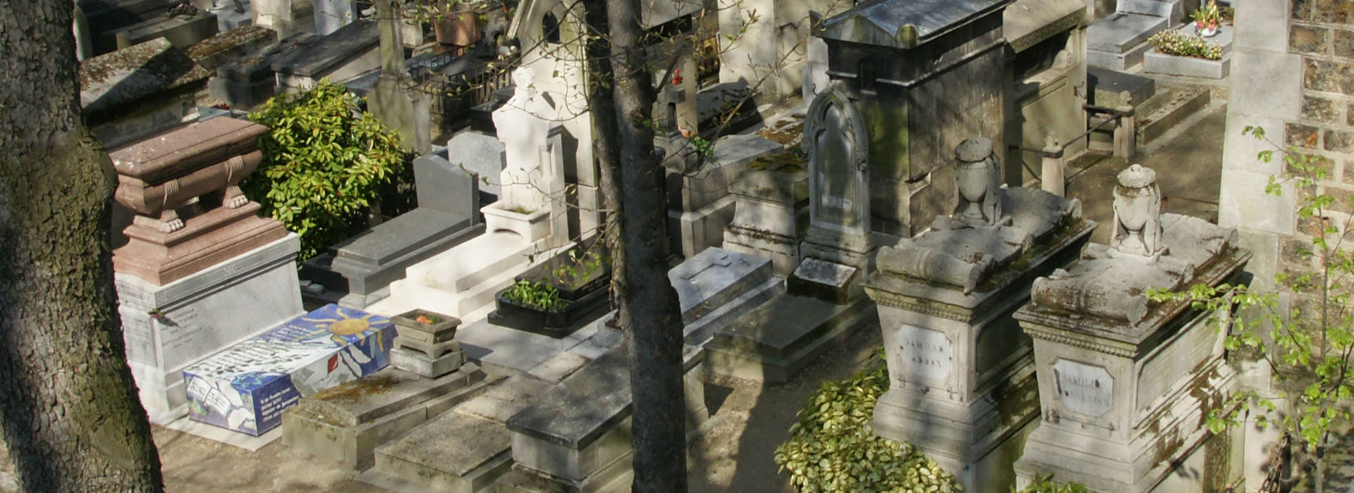 Nouveau: Le cimetière de Montmartre.